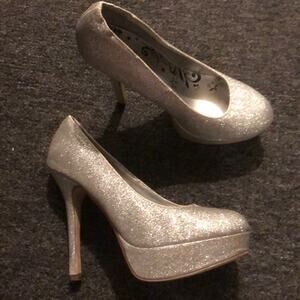 Brash Brand Women's size 9 Silver Glitter Platform High Heels